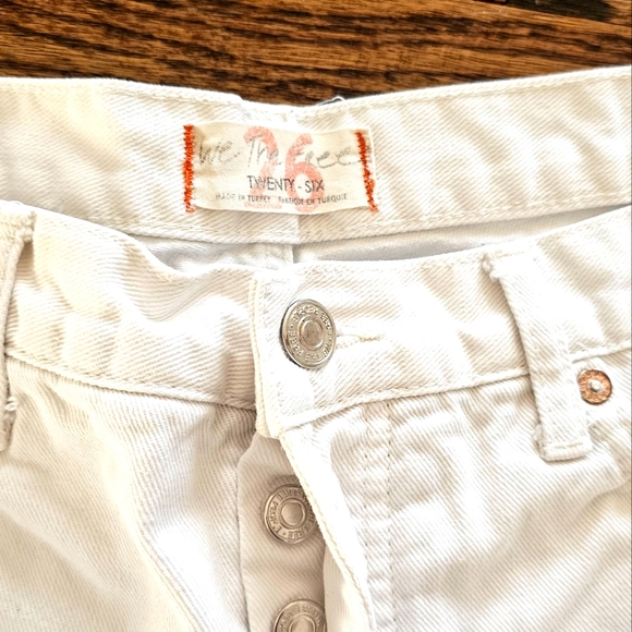 WE THE FREE ripped distressed button up white jeans size 26 - Picture 9 of 9
